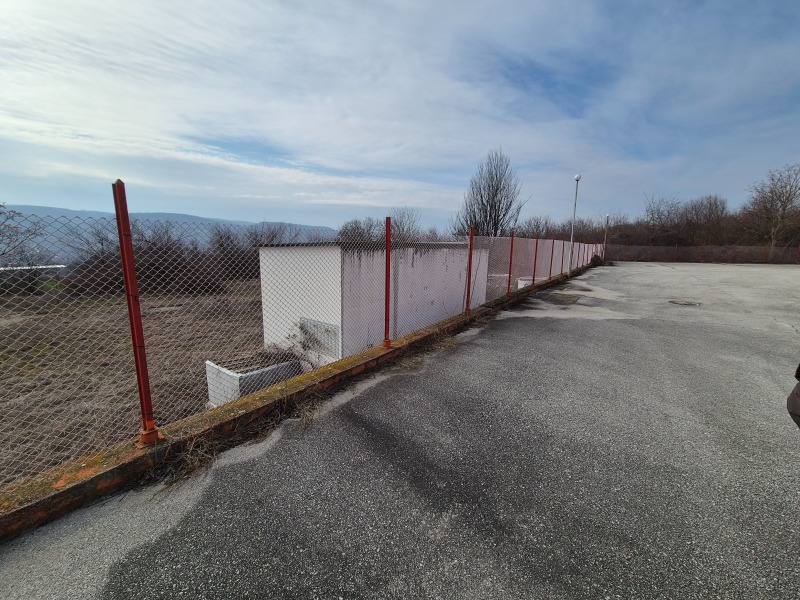 De vânzare  Cladire industriala Velico Târnovo , Promișlena zona - Zapad , 4233 mp | 86064768 - imagine [16]