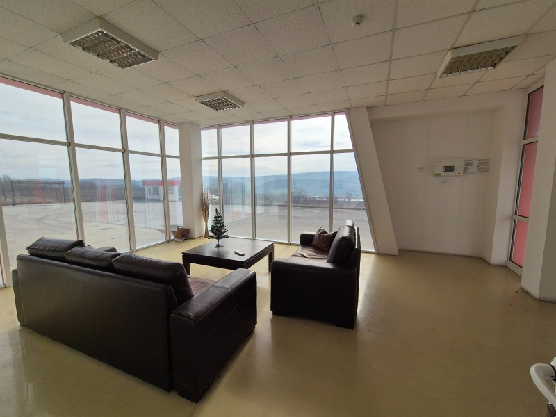 De vânzare  Cladire industriala Velico Târnovo , Promișlena zona - Zapad , 4233 mp | 86064768 - imagine [11]