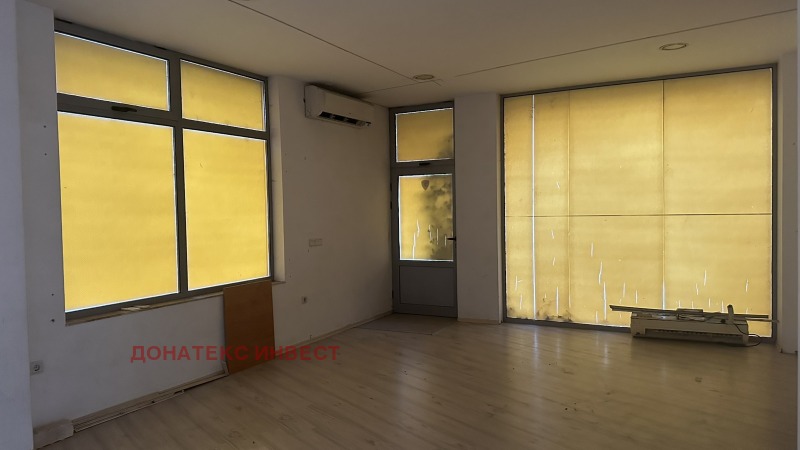 Продава МАГАЗИН, гр. Карлово, област Пловдив, снимка 6 - Магазини - 52490163