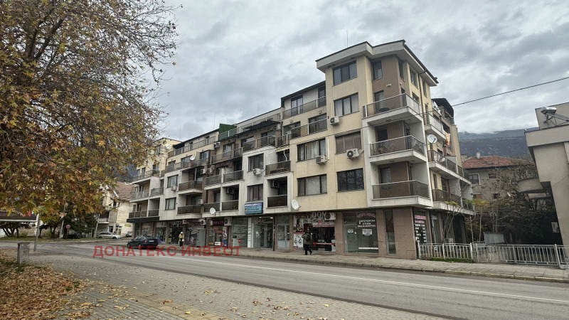 Продава МАГАЗИН, област Пловдив, гр. Карлово • 220000 € / 430282.60 лв. • 38594723 1