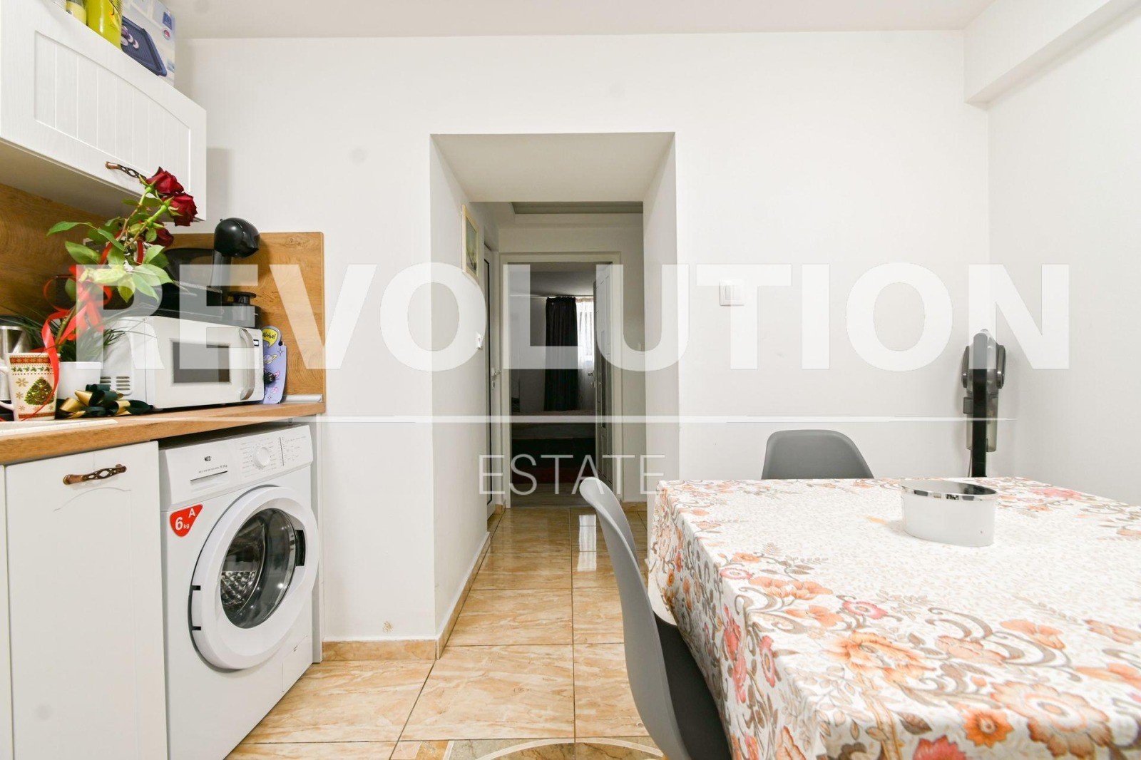 Продава 3-СТАЕН, гр. София, Център, снимка 2 - Апартаменти - 52838084