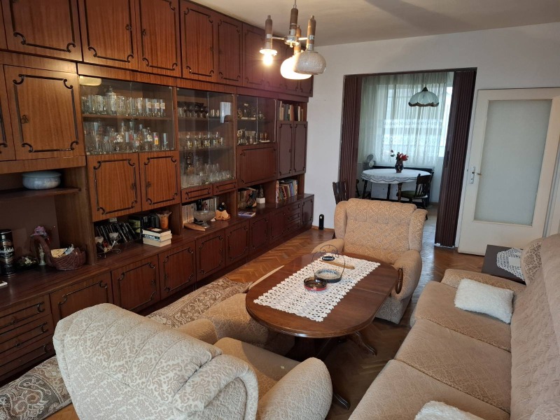 Продава 3-СТАЕН в град Плевен, Дружба 3 - 98 кв.м / 105 000 € » 205 362.15 лв., РУБИКОН
