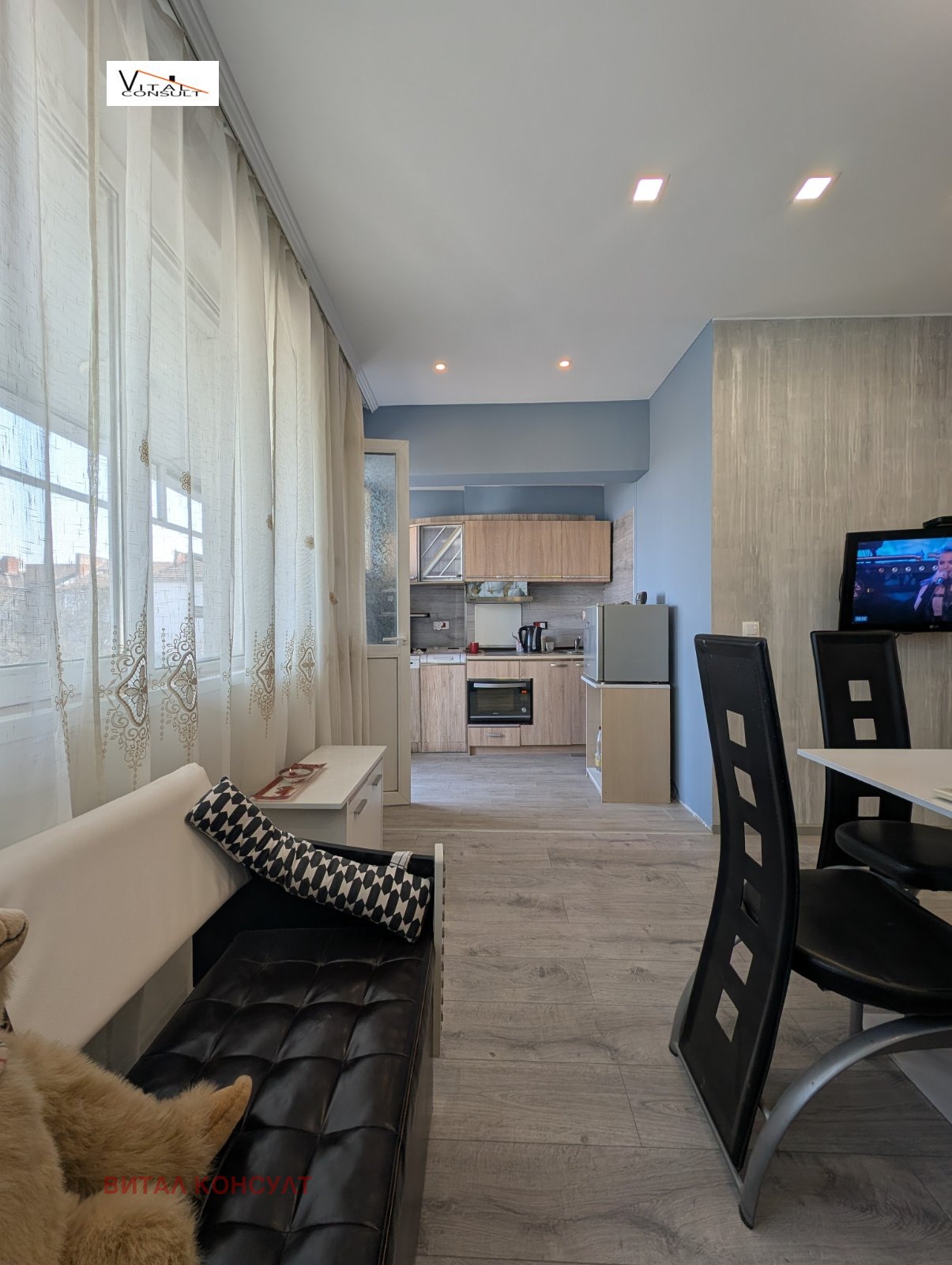 Продава 2-СТАЕН, гр. София, Център, снимка 2 - Апартаменти - 53908658