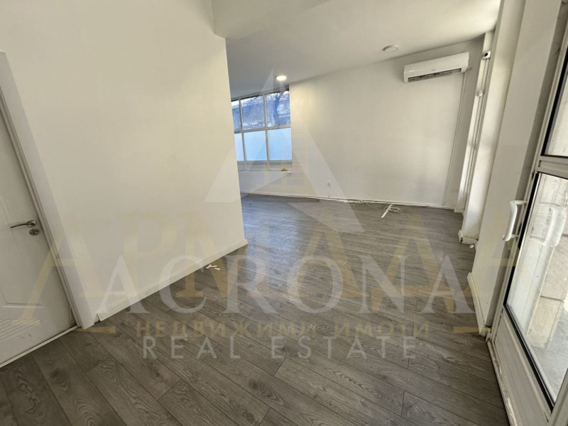 Na prodej  Kancelář Plovdiv , Centar , 94 m2 | 32589062