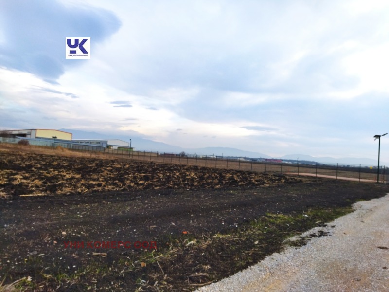 Продава ПАРЦЕЛ в област София, гр. Божурище - 2997 кв.м / 113 886 € » 222 741.66 лв., УНИ КОМЕРС ООД