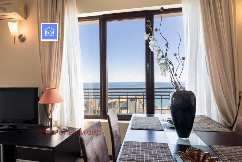 En venta  2 dormitorios Varna , k.k. Zlatni pyasatsi , 105 metros cuadrados | 70562787