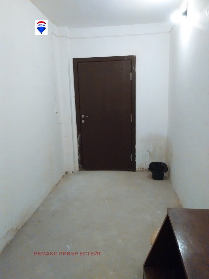 Продава СКЛАД в град Русе, Родина 1 - 8 кв.м / 15 280 € » 29 885.08 лв., РЕМАКС РИВЪР ЕСТЕЙТ