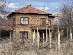 House Marino pole, region Plovdiv 1