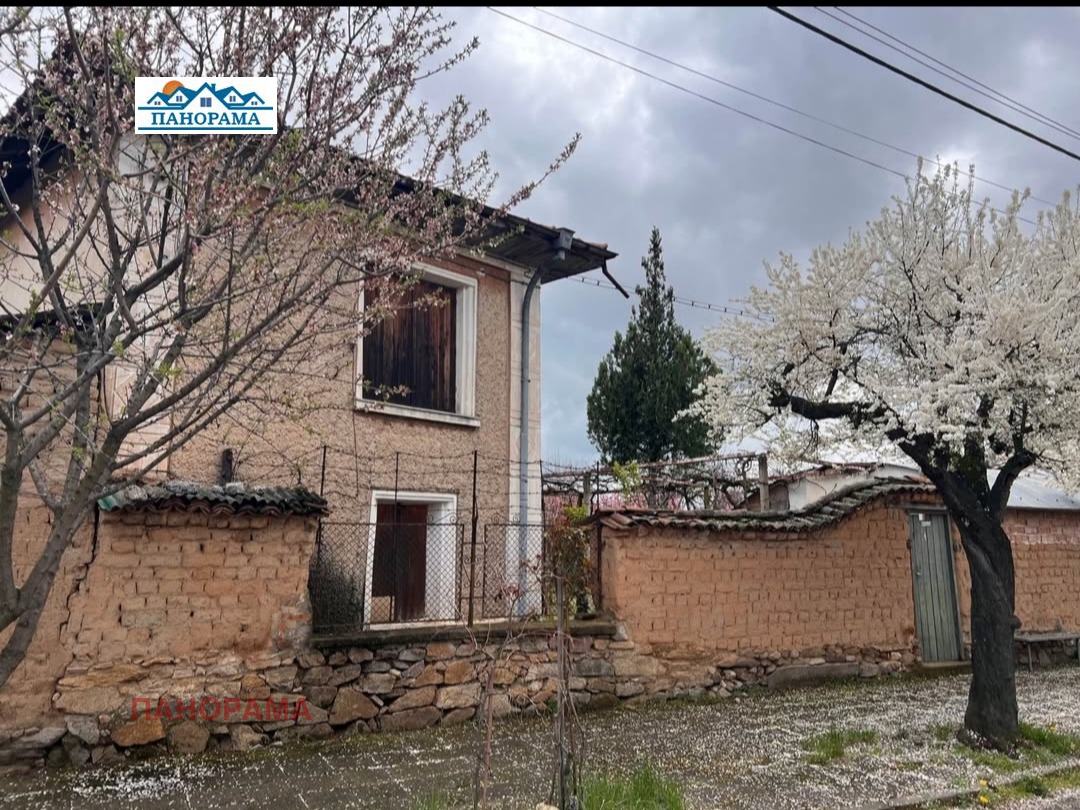 Продава КЪЩА, с. Стрелци, област Пловдив, снимка 2 - Къщи - 56326264