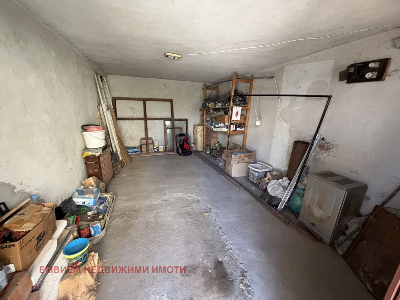 Продава ГАРАЖ, ПАРКОМЯСТО, гр. Ловеч, Център