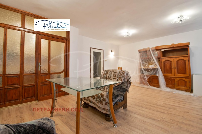 Продава 3-СТАЕН, гр. Бургас, Възраждане, снимка 2 - Апартаменти - 52523835