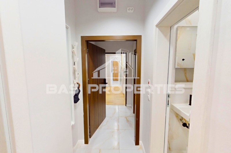 Продава МНОГОСТАЕН, гр. София, Център, снимка 9 - Апартаменти - 53040128