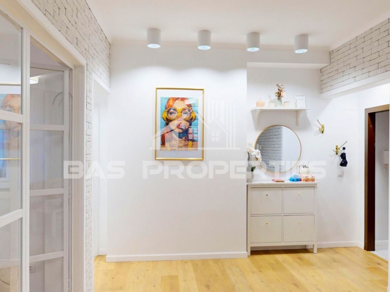 Продава МНОГОСТАЕН, гр. София, Център, снимка 7 - Апартаменти - 53040128