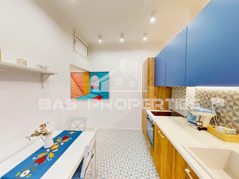 Продава МНОГОСТАЕН, гр. София, Център, снимка 5 - Апартаменти - 53040128