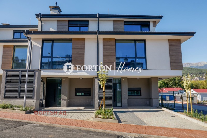 Продава КЪЩА в град София, м-т Камбаните - 182 кв.м / 546 000 € » 1 067 883.18 лв., ФОРТЪН АД