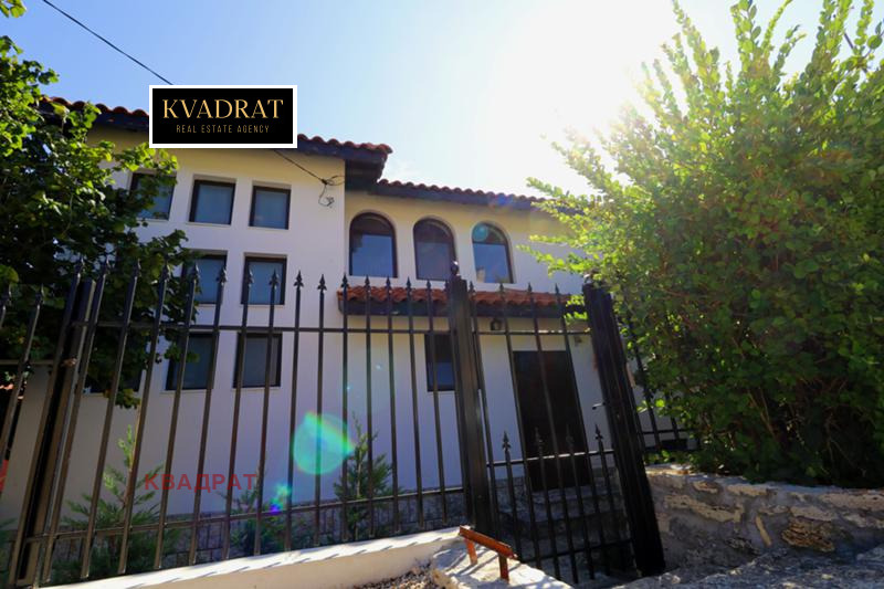 Продава КЪЩА, гр. Балчик, област Добрич, снимка 2 - Къщи - 53377504