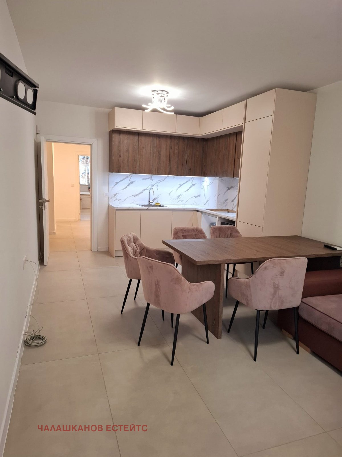 Продава МНОГОСТАЕН, гр. София, Център