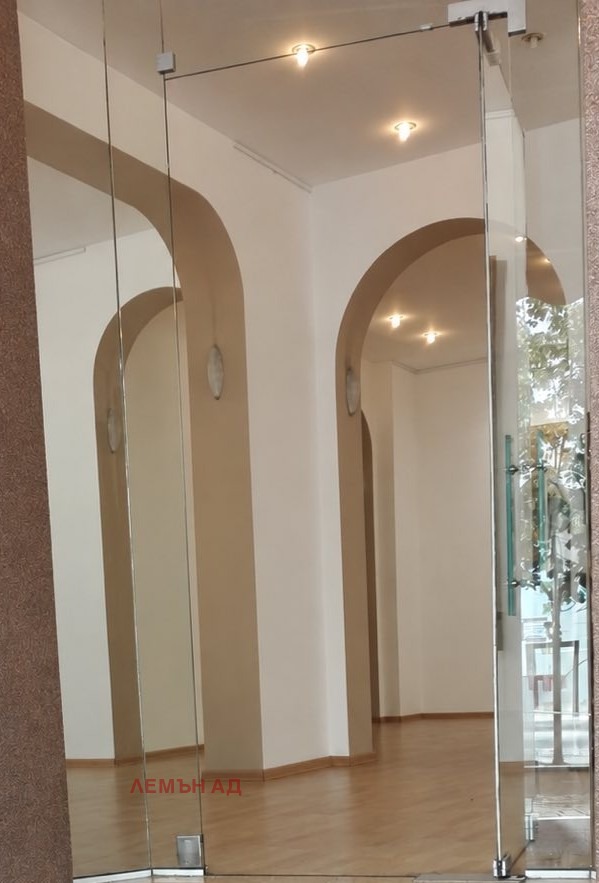 Продава ЕТАЖ ОТ КЪЩА, гр. София, Център, снимка 6 - Етаж от къща - 56520578