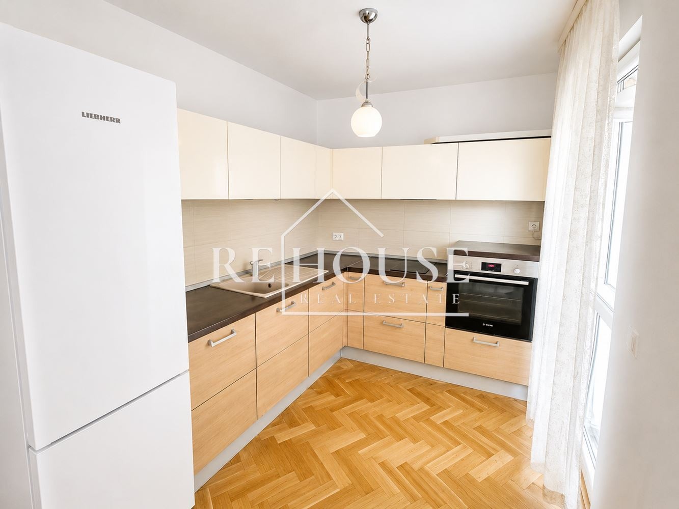 Продава МНОГОСТАЕН, гр. Варна, Лятно кино Тракия, снимка 3 - Апартаменти - 55799897