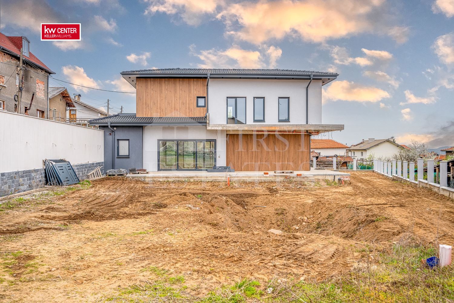 Продава КЪЩА, гр. Сапарева баня, област Кюстендил, снимка 2 - Къщи - 54277046