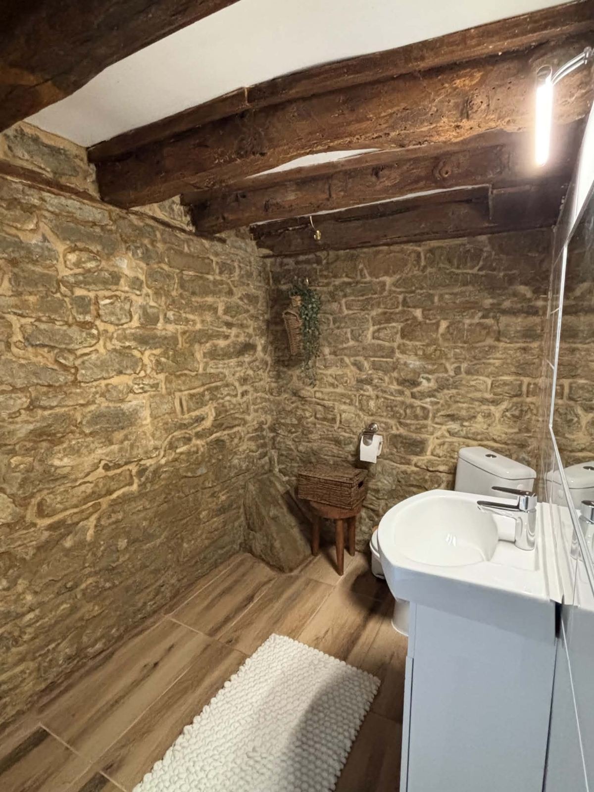 Продава КЪЩА, с. Гостилица, област Габрово, снимка 9 - Къщи - 55003032