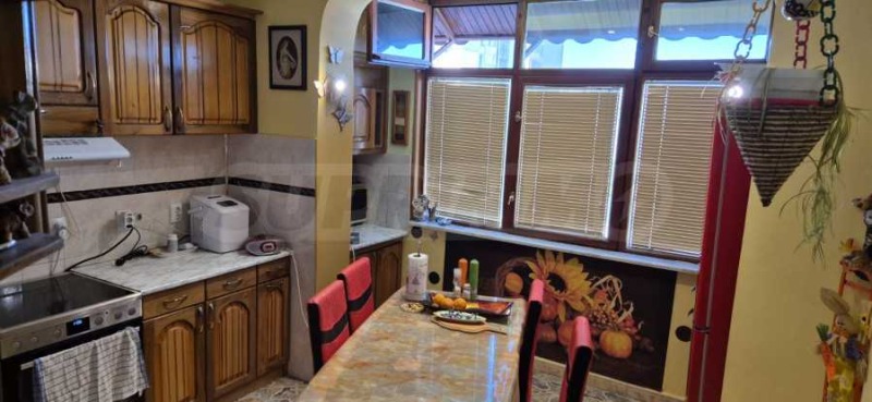 Продава 4-СТАЕН, гр. София, Банишора, снимка 2 - Апартаменти - 52399257