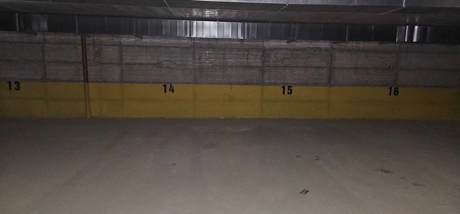 Продава ГАРАЖ, ПАРКОМЯСТО, гр. Кърджали, Център, снимка 2 - Гаражи и паркоместа - 43680894