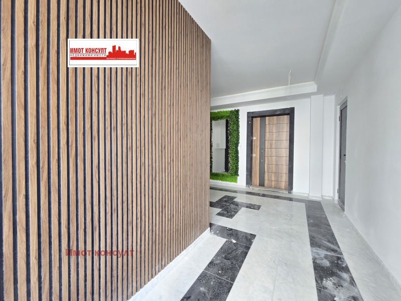 Продава  2-стаен град Пловдив , Остромила , 71 кв.м | 48537273 - изображение [2]