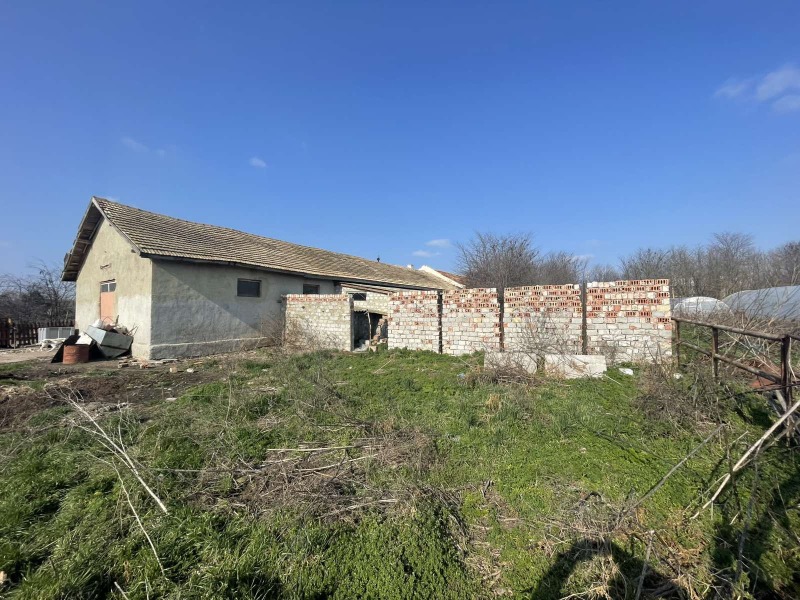 Продава ФЕРМА в област Добрич, с. Раковски - 3500 кв.м / 54 708.23 € » 107 000 лв., ФАЙВ СТАРС