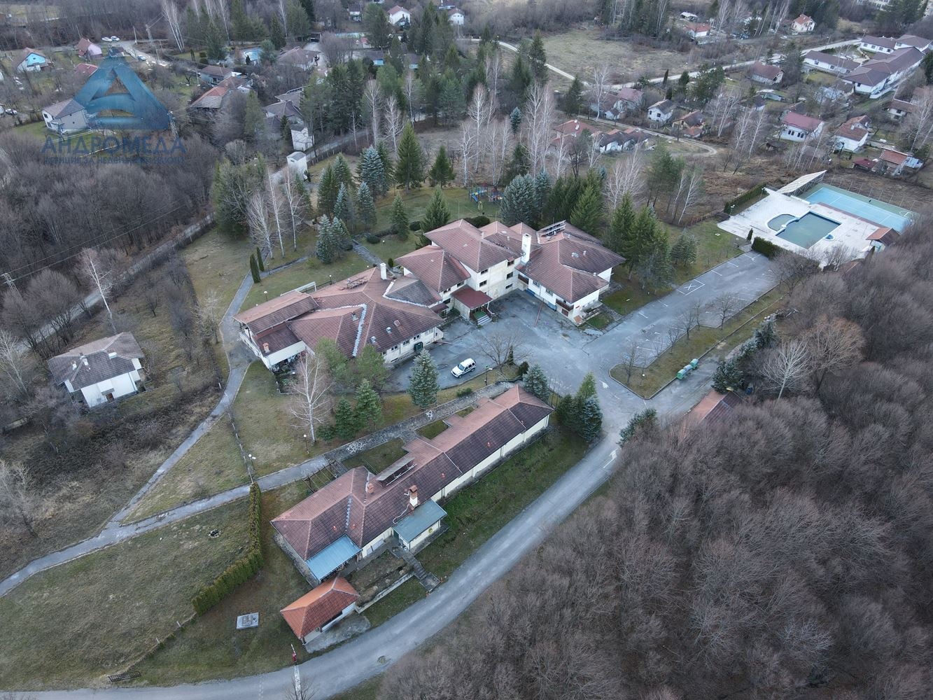 Продава ХОТЕЛ, гр. Априлци, област Ловеч