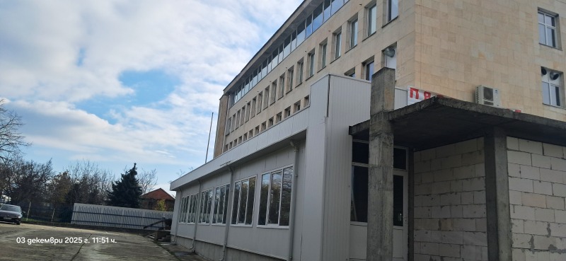 Продава ПРОМ. ПОМЕЩЕНИЕ в област Пловдив, гр. Карлово - 2080 кв.м / 900 000 € » 1 760 247.00 лв., АРЕНА ИМОТИ ООД