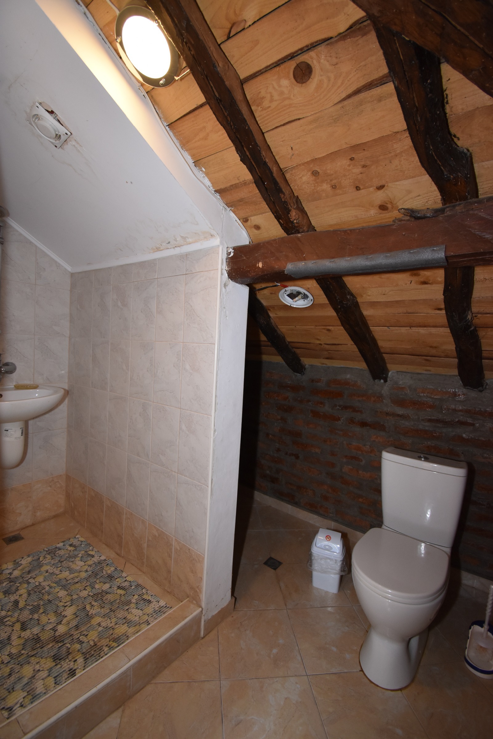 Продава КЪЩА, с. Гостилица, област Габрово, снимка 9 - Къщи - 53756117