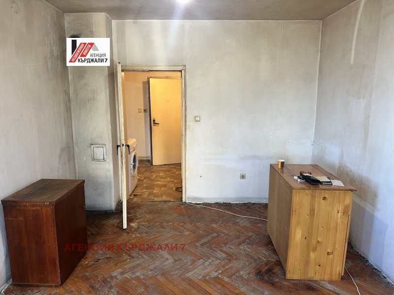 Продава 3-СТАЕН, гр. Кърджали, Веселчане, снимка 2 - Aпартаменти - 49210576