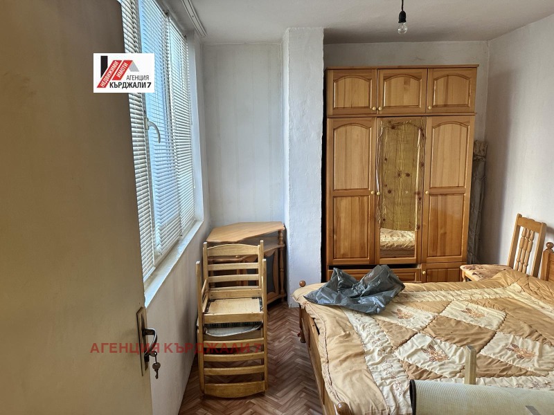 Продава 3-СТАЕН, гр. Кърджали, Веселчане, снимка 3 - Aпартаменти - 49210576