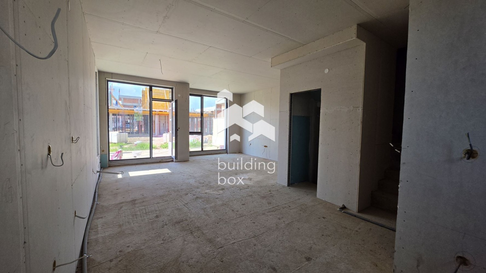 Продава 4-СТАЕН, гр. Пловдив, Остромила, снимка 2 - Апартаменти - 55707430
