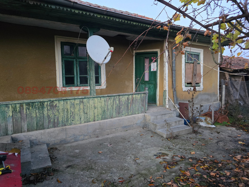 Продава КЪЩА, с. Кочмар, област Добрич, снимка 2 - Къщи - 52782061