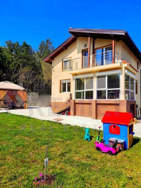 Продава КЪЩА, гр. София, с. Войнеговци, снимка 15 - Къщи - 53230210