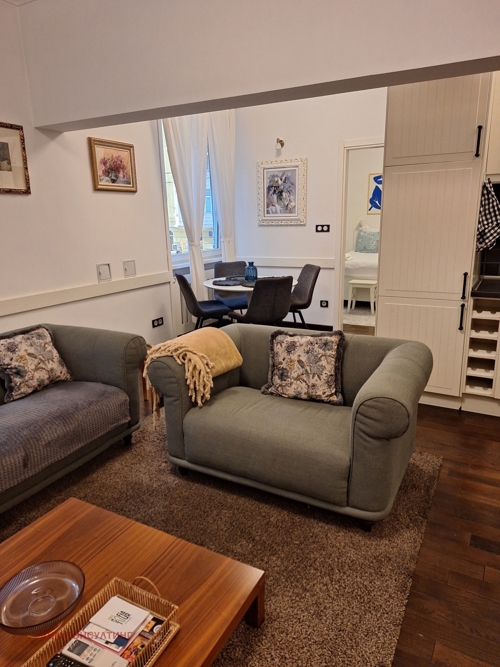 Продава 3-СТАЕН, гр. София, Център, снимка 2 - Апартаменти - 54740236