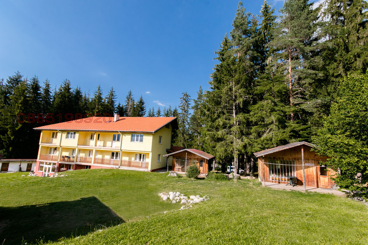 Продава ХОТЕЛ, с. Говедарци, област София област