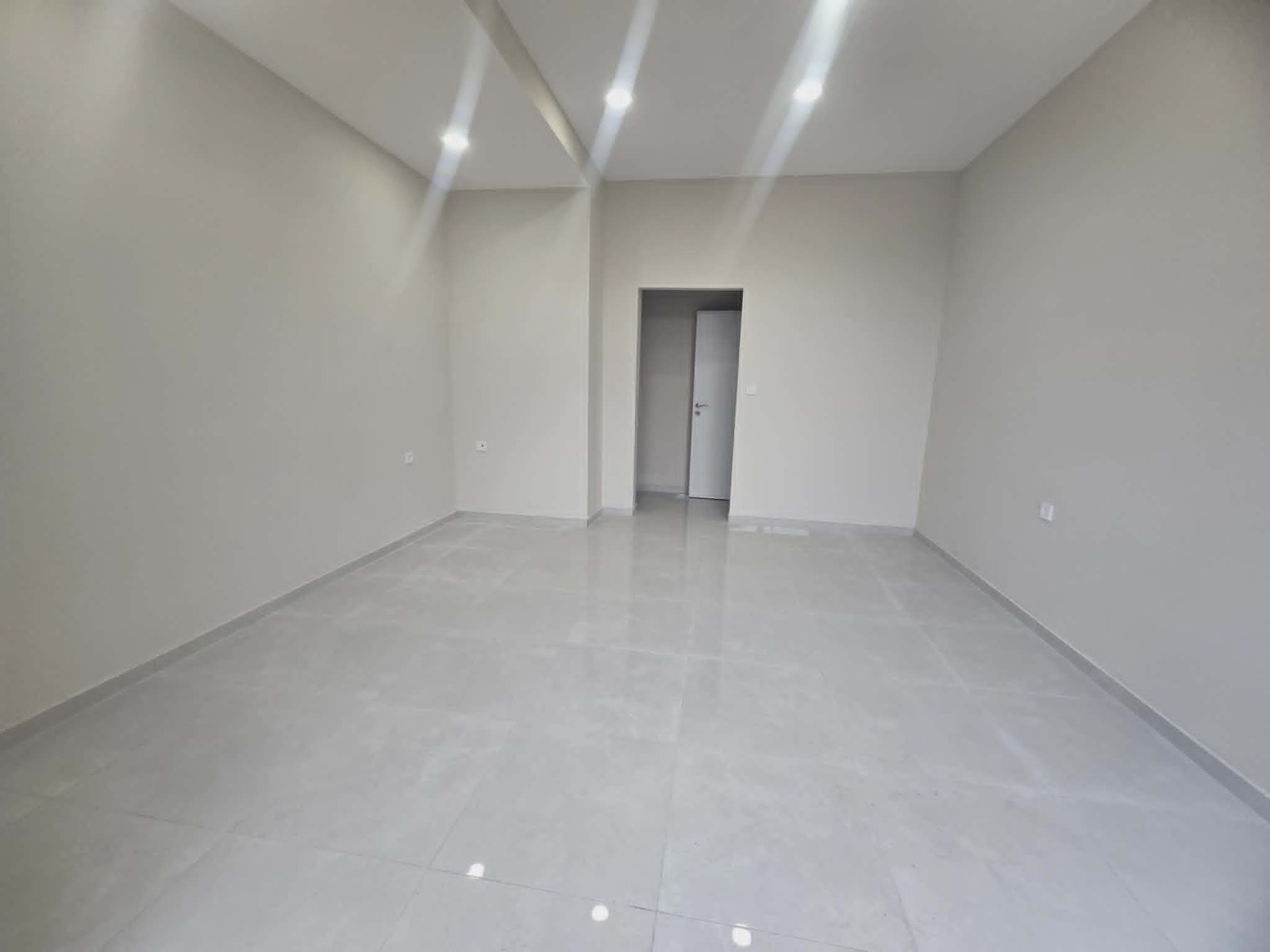 Продава МАГАЗИН, гр. Кърджали, Възрожденци, снимка 3 - Магазини - 51455299