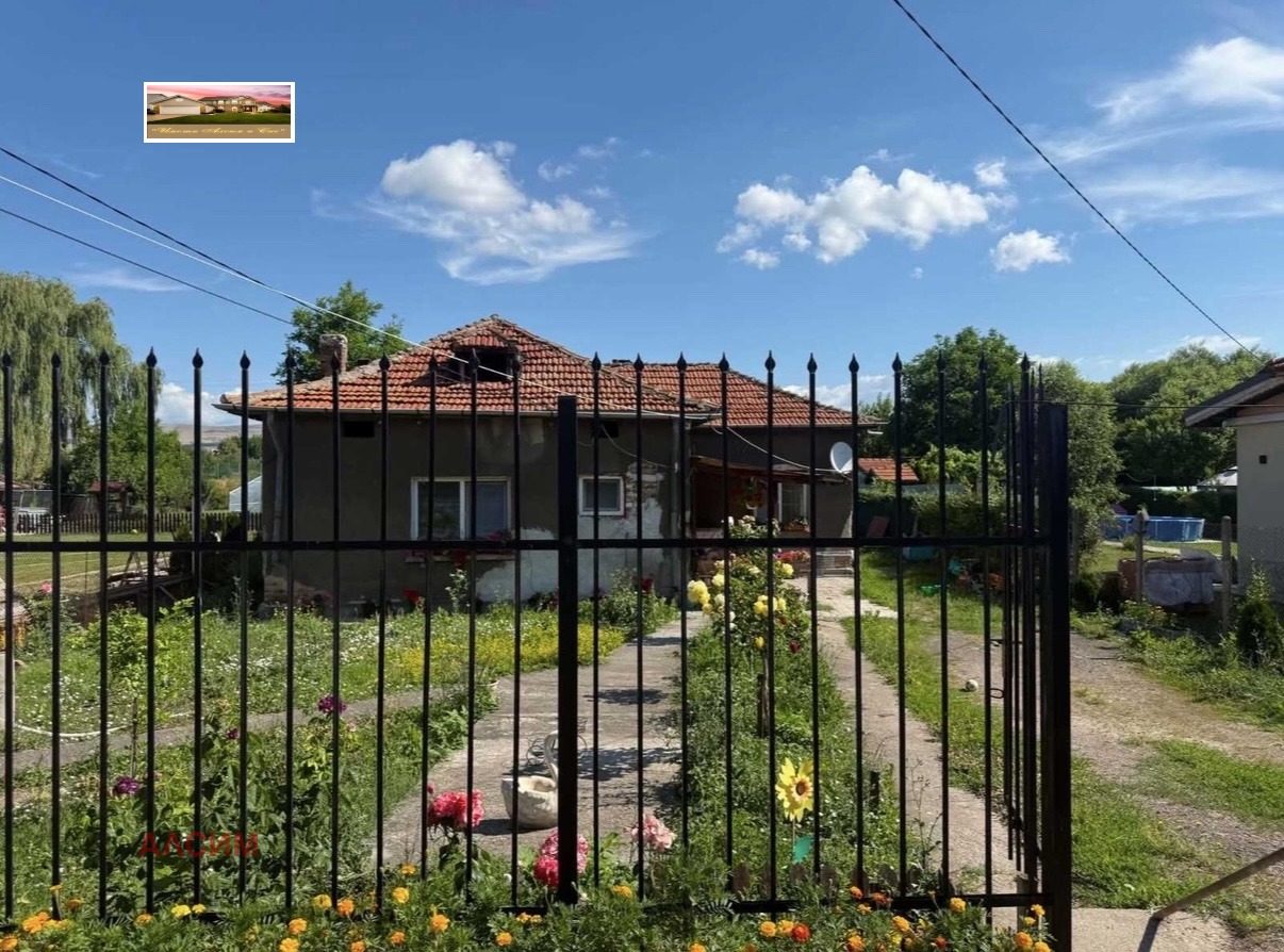 Продава КЪЩА, с. Петърч, област София област