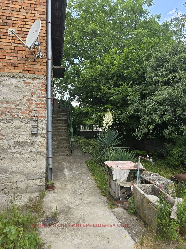 Продава КЪЩА, гр. София, Требич, снимка 3 - Къщи - 54958399