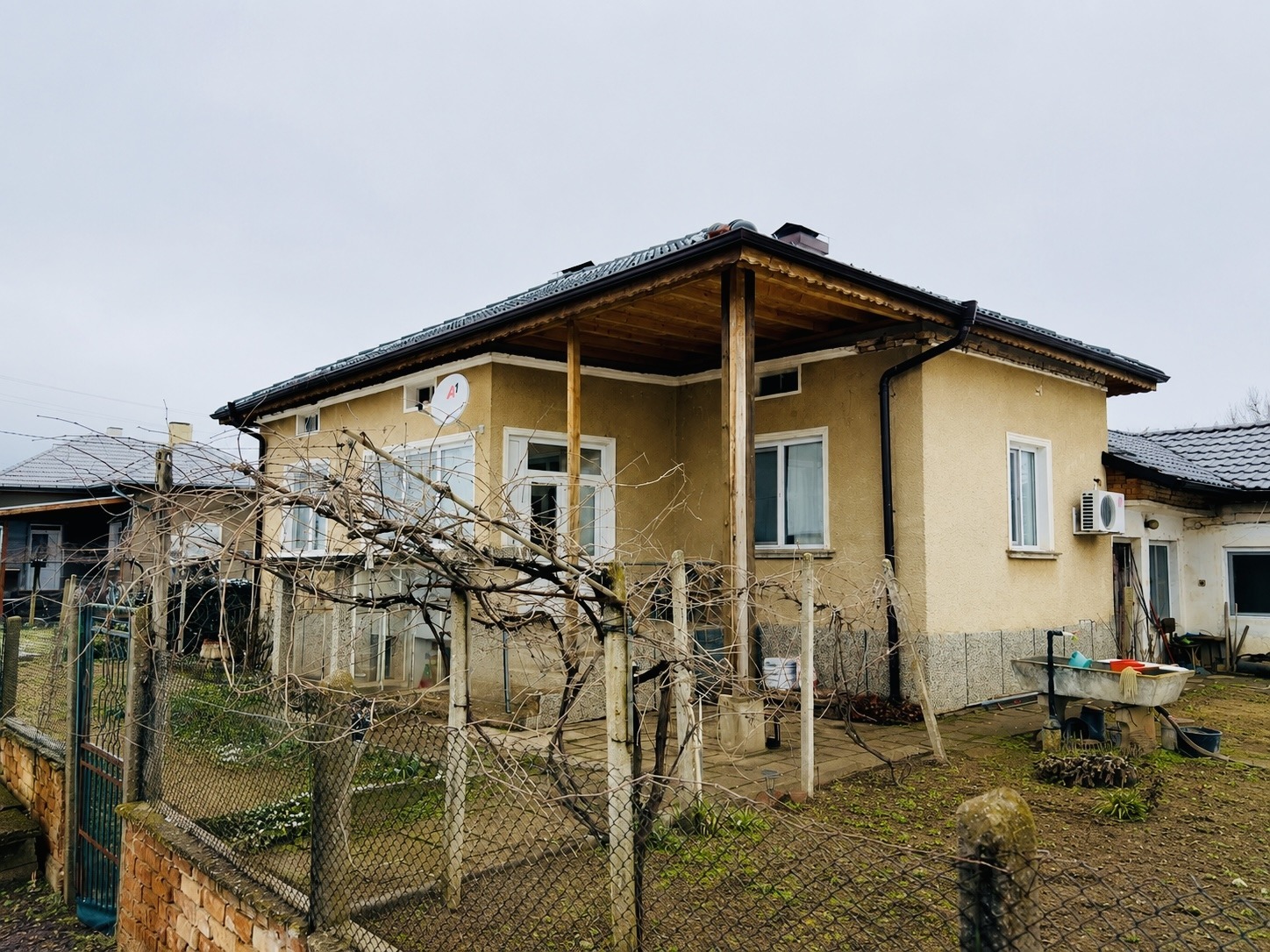Продава КЪЩА, с. Комощица, област Монтана