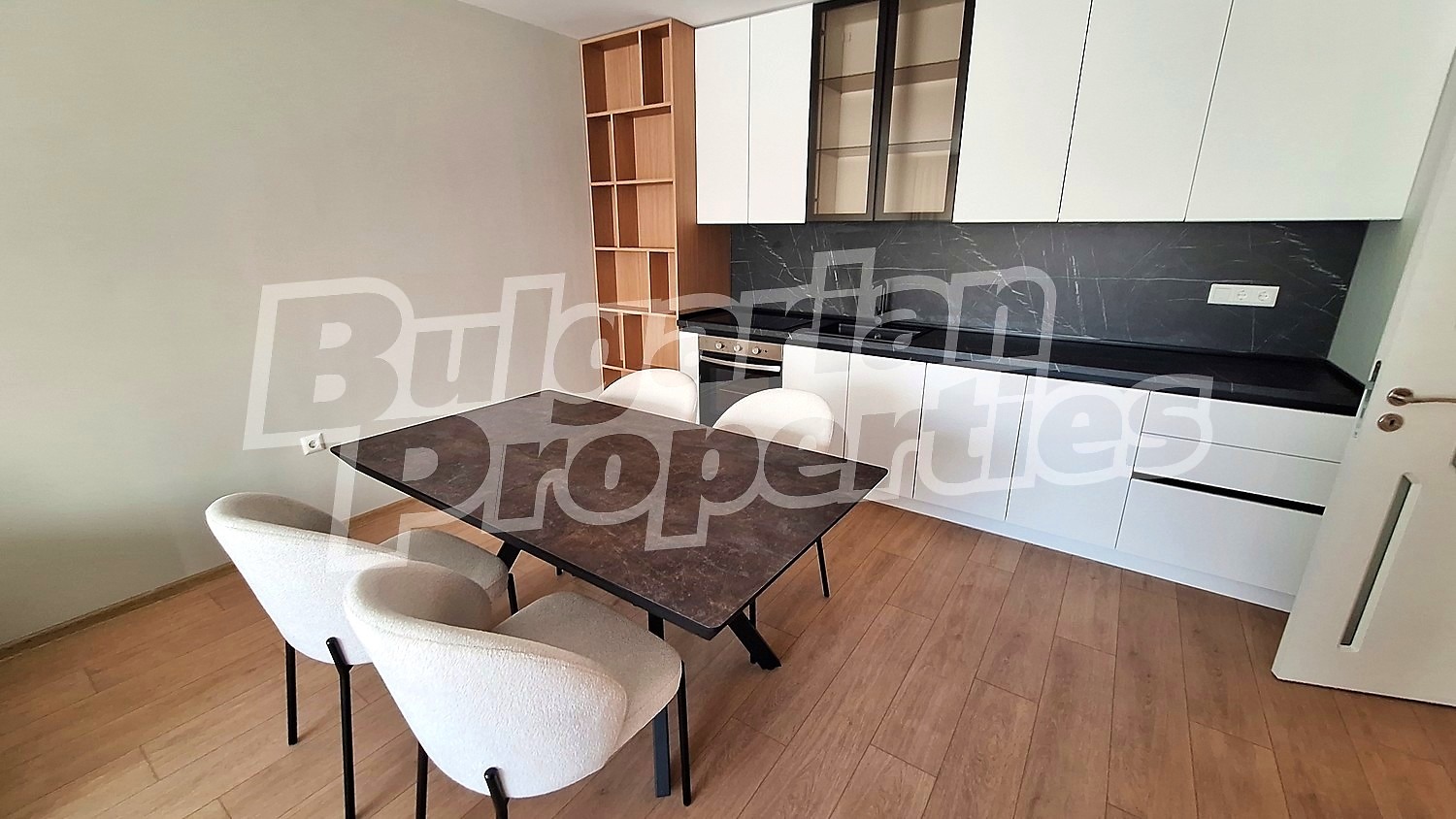 Продава 3-СТАЕН, гр. Варна, Център, снимка 2 - Апартаменти - 55847028
