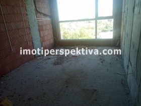 Studio Kjutjuk Parij, Plovdiv