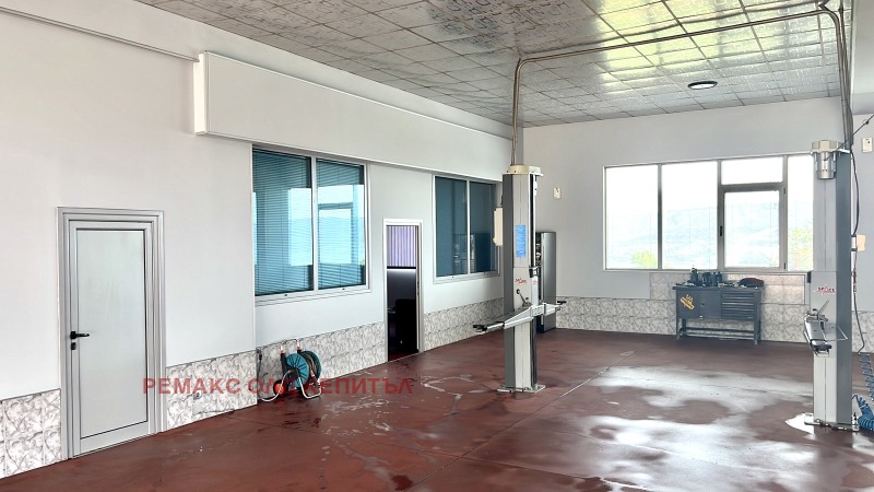 Продава  Пром. помещение град Велико Търново , Промишлена зона - Запад , 1233 кв.м | 86599071 - изображение [6]