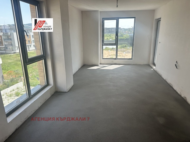 Продава  3-стаен град Кърджали , Център , 97 кв.м | 61392720