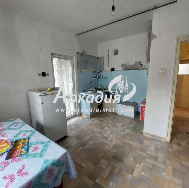 Продава ЕТАЖ ОТ КЪЩА, гр. Пловдив, Център, снимка 3 - Етаж от къща - 52718476