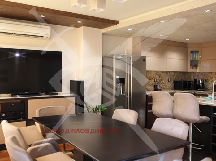 Продава МНОГОСТАЕН, гр. Пловдив, Кючук Париж, снимка 2 - Апартаменти - 54623767