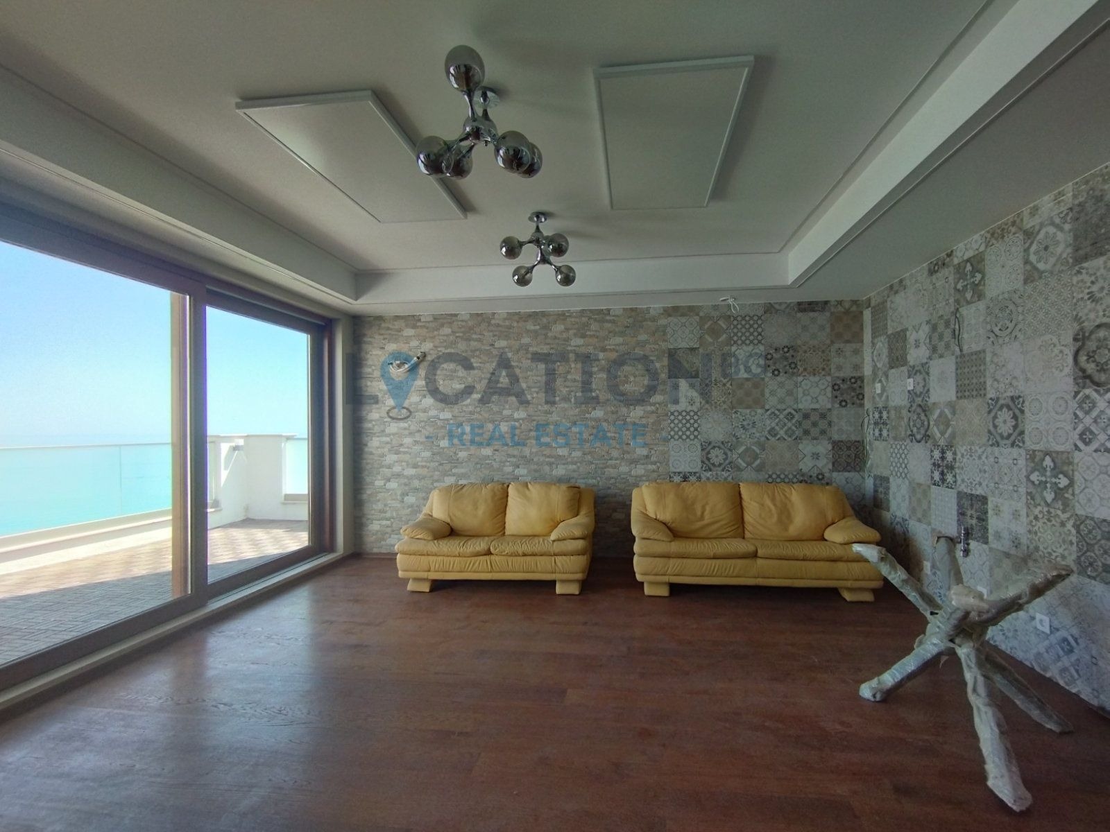 Продава МНОГОСТАЕН, гр. Балчик, област Добрич, снимка 2 - Апартаменти - 50628298